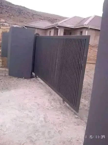 Sliding steel gate